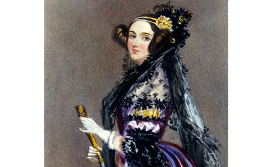 Pintura de Ada Lovelace possivelmente feita por Alfred Edward Chalon. Na pintura há uma mulher de pele branca, cabelos castanho escuro, vestido longo típico do século XIX e luvas brancas.