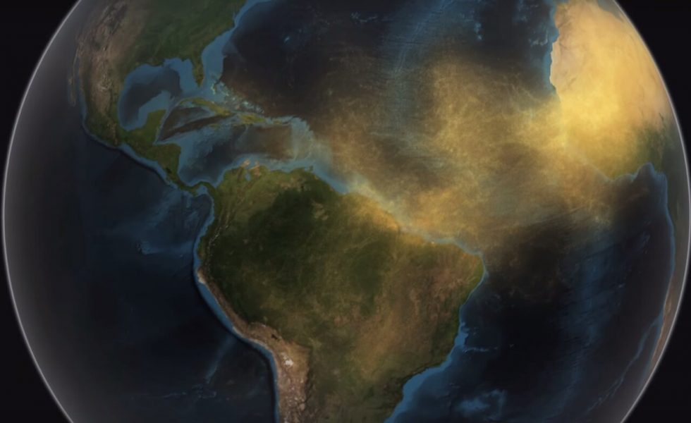 Imagem tirada pelo satélite CALIPSO em que é possível identificar a corrente que carrega a poeira saindo do Saara e atingindo as Américas.
