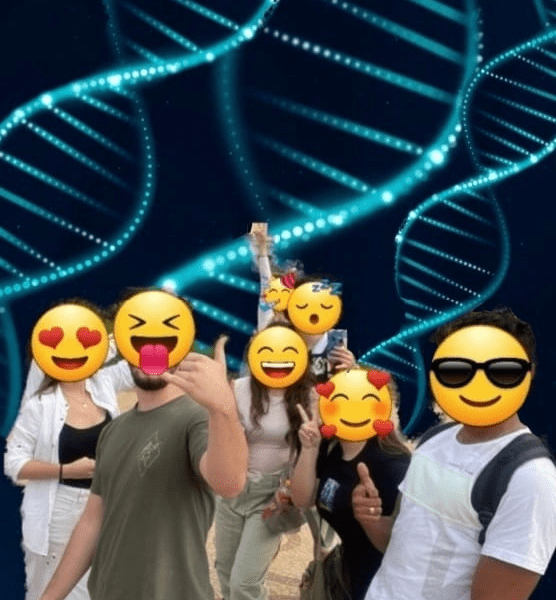Grupo de pessoas com personalidades diferentes sendo representadas por emojis no rosto tendo ao fundo fitas de DNA.