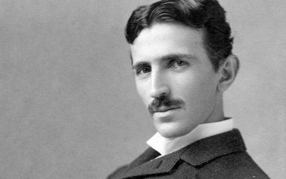 Imagem em preto e branco de Nikola Tesla em 1893 fotografada por Napoleon Sarony.